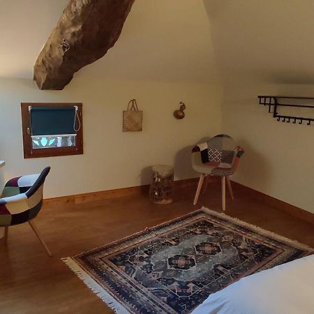 Domaine Les Garrigues Bed and Breakfast Puygaillard-de-Quercy Exteriör bild