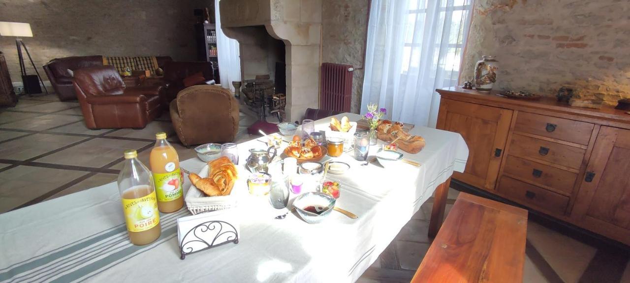 Domaine Les Garrigues Bed and Breakfast Puygaillard-de-Quercy Exteriör bild