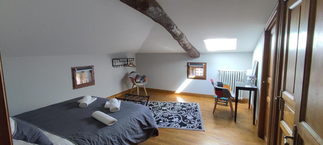Domaine Les Garrigues Bed and Breakfast Puygaillard-de-Quercy Exteriör bild