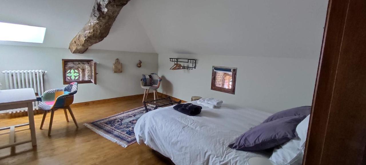 Domaine Les Garrigues Bed and Breakfast Puygaillard-de-Quercy Exteriör bild