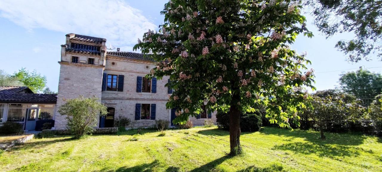 Domaine Les Garrigues Bed and Breakfast Puygaillard-de-Quercy Exteriör bild