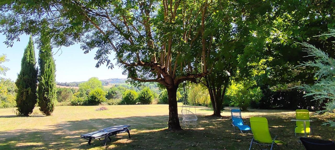Domaine Les Garrigues Bed and Breakfast Puygaillard-de-Quercy Exteriör bild