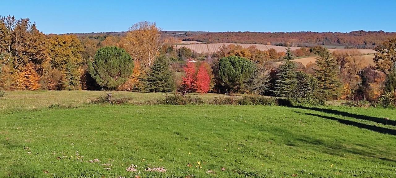 Domaine Les Garrigues Bed and Breakfast Puygaillard-de-Quercy Exteriör bild