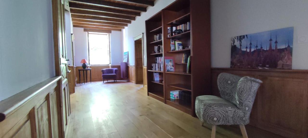 Domaine Les Garrigues Bed and Breakfast Puygaillard-de-Quercy Exteriör bild