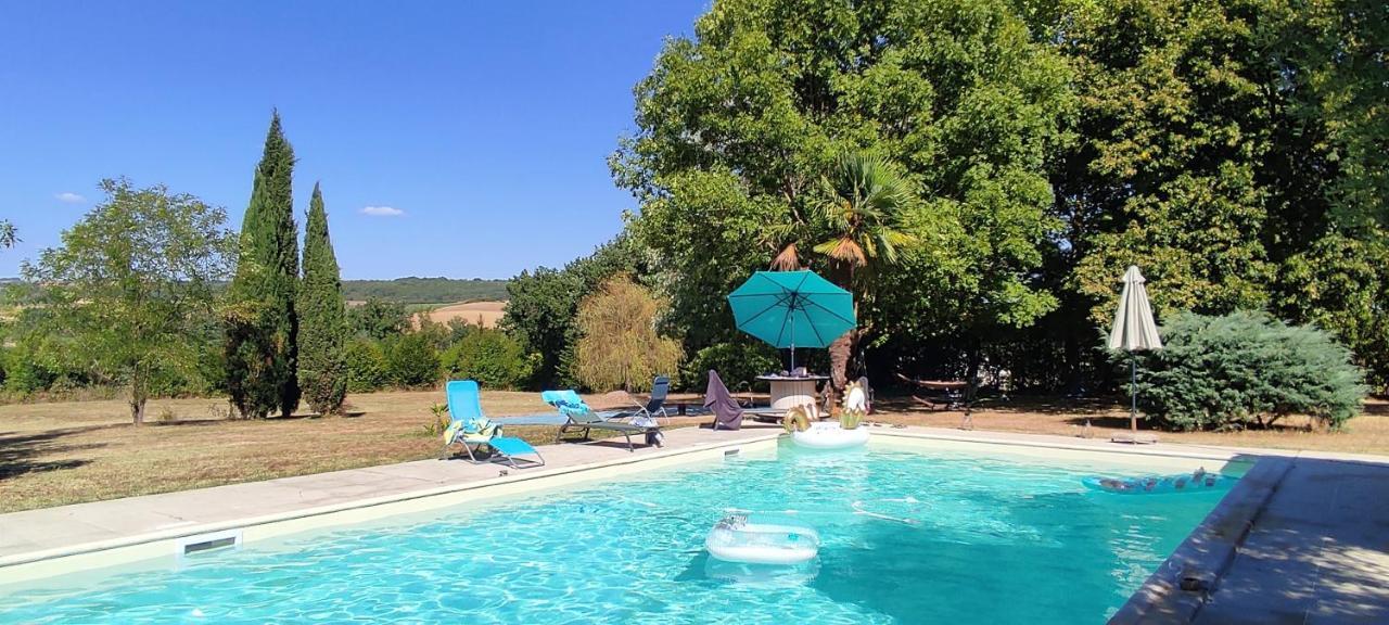 Domaine Les Garrigues Bed and Breakfast Puygaillard-de-Quercy Exteriör bild