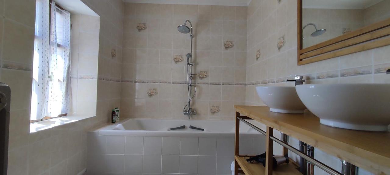 Domaine Les Garrigues Bed and Breakfast Puygaillard-de-Quercy Exteriör bild