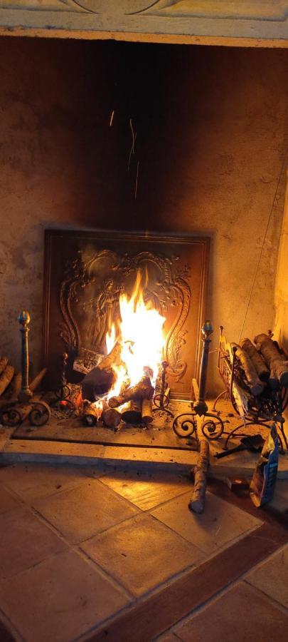 Domaine Les Garrigues Bed and Breakfast Puygaillard-de-Quercy Exteriör bild