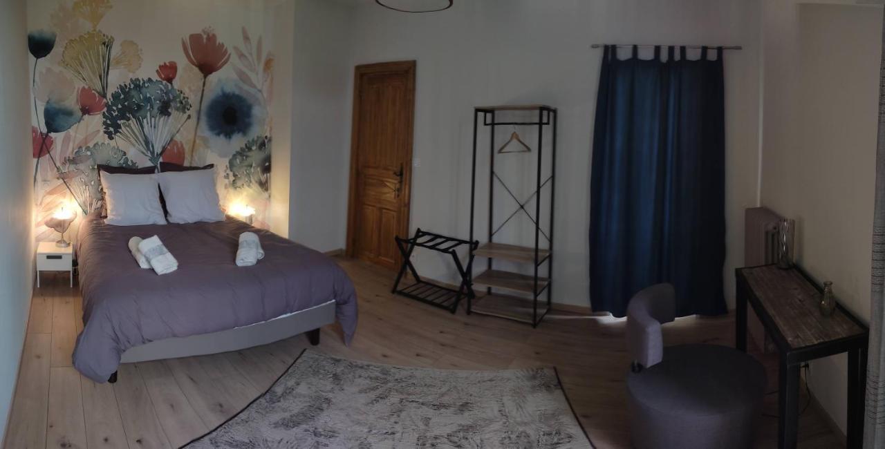 Domaine Les Garrigues Bed and Breakfast Puygaillard-de-Quercy Exteriör bild