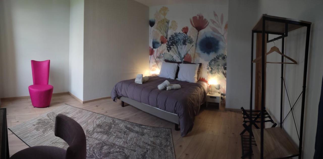 Domaine Les Garrigues Bed and Breakfast Puygaillard-de-Quercy Exteriör bild