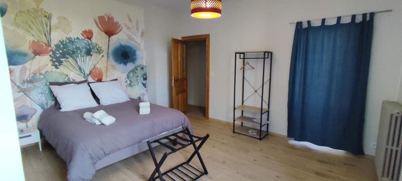Domaine Les Garrigues Bed and Breakfast Puygaillard-de-Quercy Exteriör bild