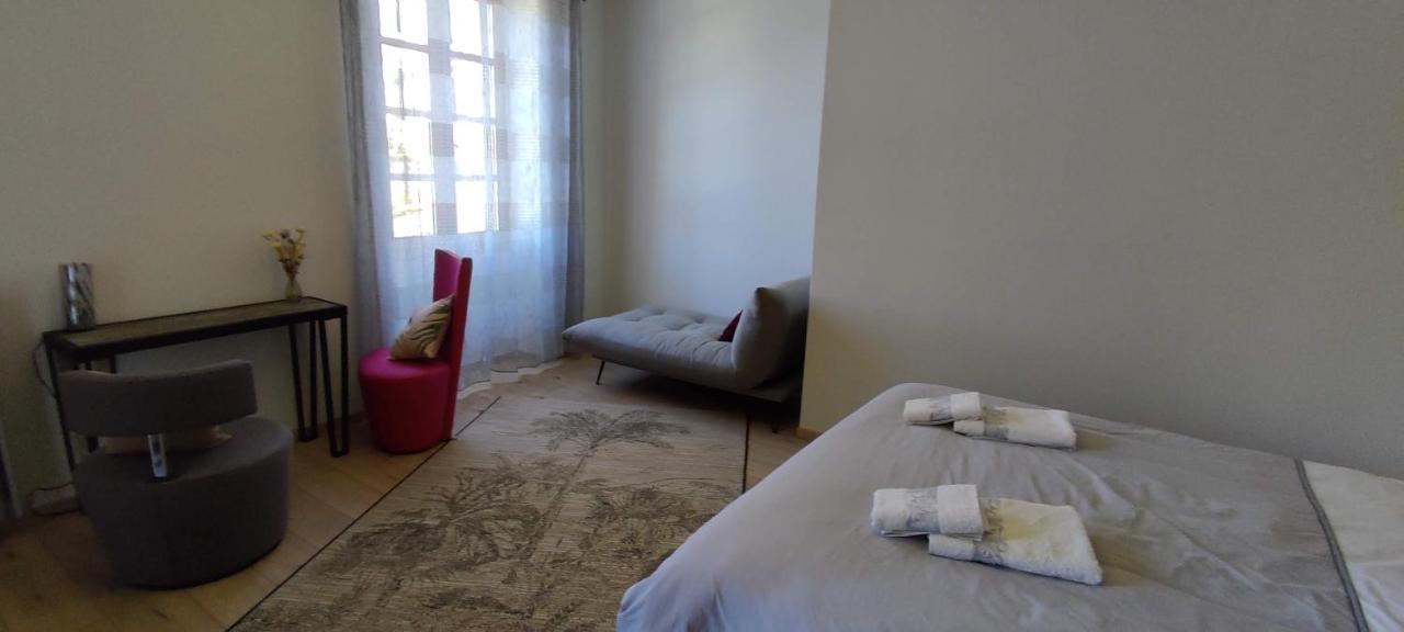 Domaine Les Garrigues Bed and Breakfast Puygaillard-de-Quercy Exteriör bild