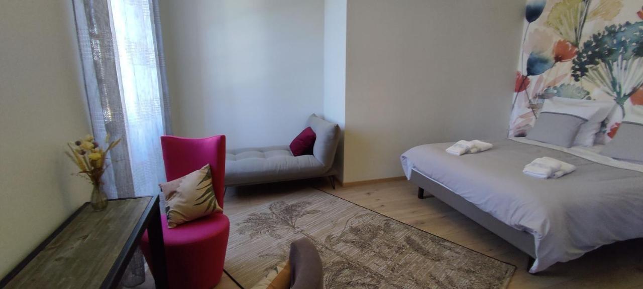 Domaine Les Garrigues Bed and Breakfast Puygaillard-de-Quercy Exteriör bild