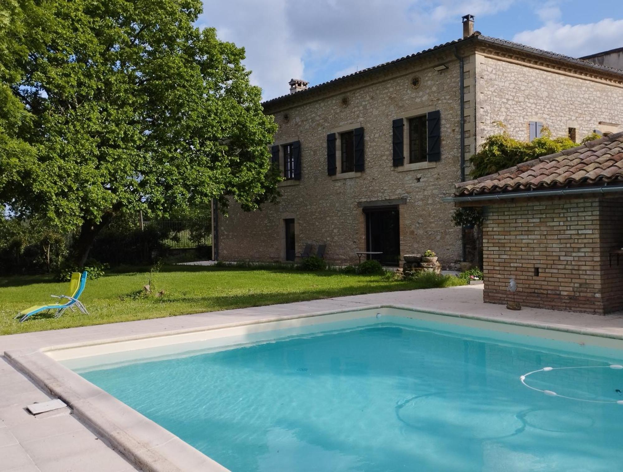 Domaine Les Garrigues Bed and Breakfast Puygaillard-de-Quercy Exteriör bild